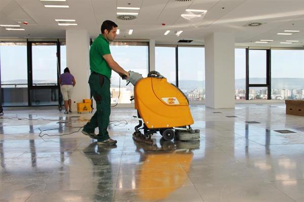 Cleaning hard floors